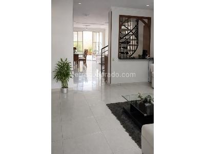 Casa de 5 alcobas en venta en Valle Del Lili, Cali, 230 m² · foto 2 de 17