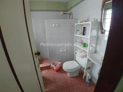 Casa de 5 alcobas en venta en Cristo Rey, Medellín, 510 m² · foto 15 de 18