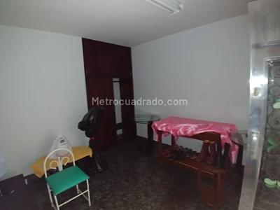 Casa de 5 alcobas en venta en Cristo Rey, Medellín, 510 m² · foto 2 de 18