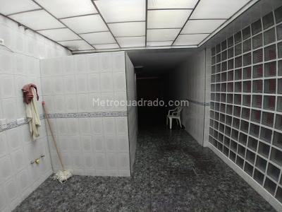Casa de 5 alcobas en venta en Cristo Rey, Medellín, 510 m² · foto 3 de 18