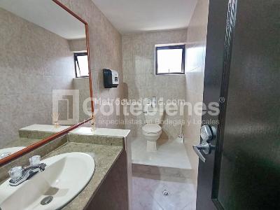 Casa de 5 alcobas en venta en El Poblado, Medellín, 281 m² · foto 16 de 20