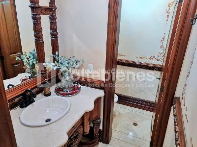 Casa de 5 alcobas en venta en Altos Del Poblado, Medellín, 1000 m² · foto 7 de 24
