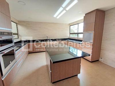 Casa de 5 alcobas en venta en Loma Del Escobero, Envigado · foto 11 de 20