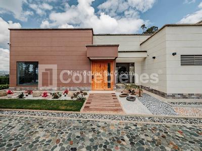 Casa de 5 alcobas en venta en Loma Del Escobero, Envigado · foto 3 de 20