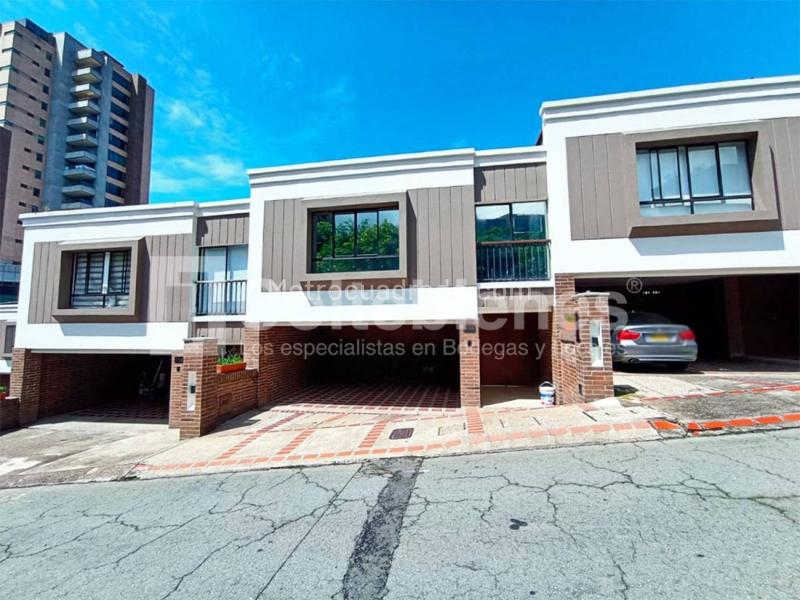 Casa Amplia de 4 Alcobas en Castropol