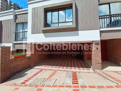 Casa en arriendo en Castropol, Medellín · foto 2 de 20