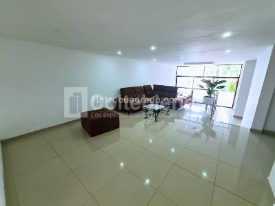 Casa de 3 alcobas en arriendo en El Tesoro, Medellín, 440 m² · foto 3 de 20