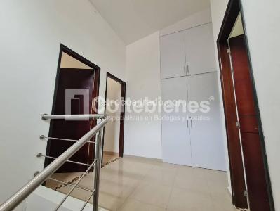 Casa de 3 alcobas en arriendo en El Tesoro, Medellín, 440 m² · foto 9 de 20