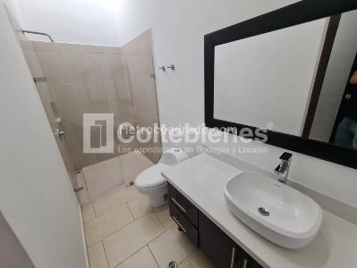 Casa de 3 alcobas en arriendo en El Tesoro, Medellín, 440 m² · foto 13 de 20