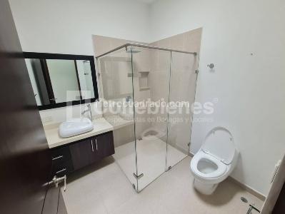 Casa de 3 alcobas en arriendo en El Tesoro, Medellín, 440 m² · foto 16 de 20