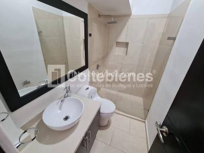 Casa de 3 alcobas en arriendo en El Tesoro, Medellín, 440 m² · foto 19 de 20