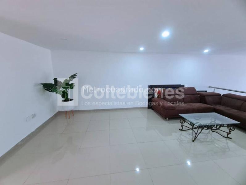 Spacious 3BR House for Rent in El Tesoro - 2