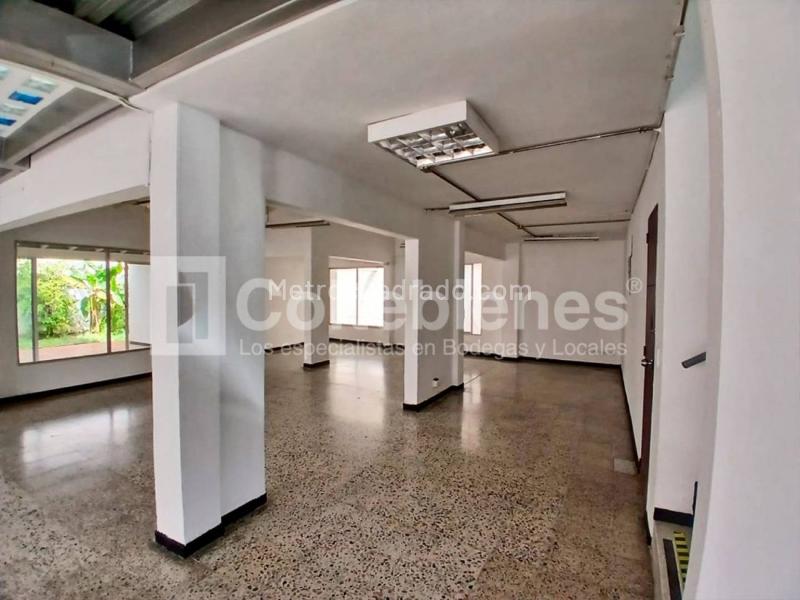 Commercial 5BR House in Patio Bonito - 3