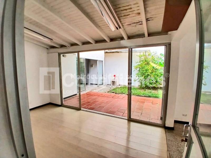 Commercial 5BR House in Patio Bonito - 7