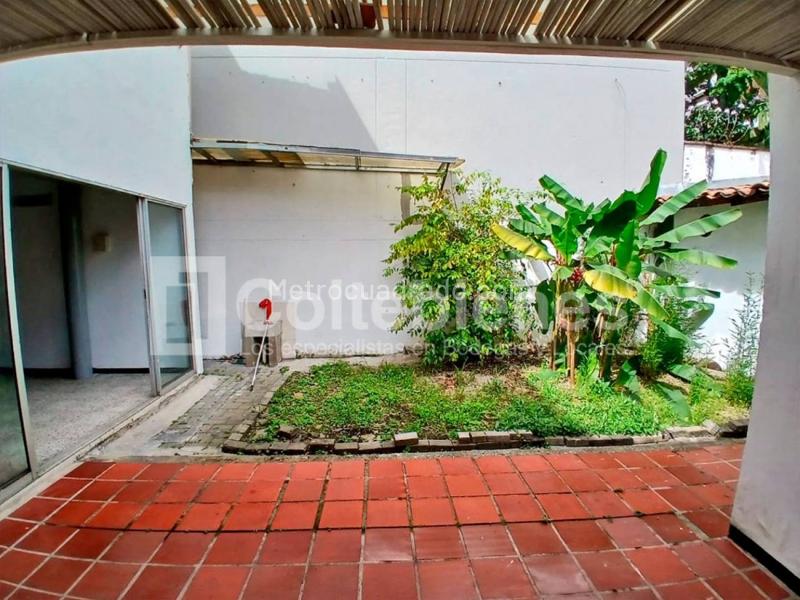 Commercial 5BR House in Patio Bonito - 9