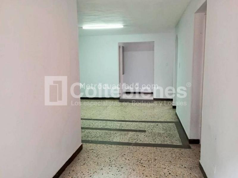Casa Comercial de 5 Alcobas en Conquistadores, Medellín