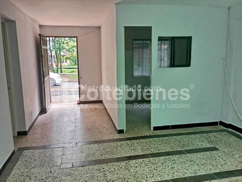 Casa Comercial de 5 Alcobas en Conquistadores, Medellín - 2