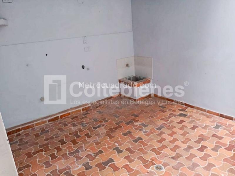 Casa Comercial de 5 Alcobas en Conquistadores, Medellín - 7