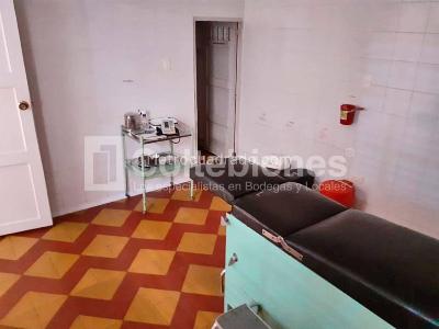 Casa de 5 alcobas en arriendo en Belen Parque, Medellín, 300 m² · foto 5 de 14