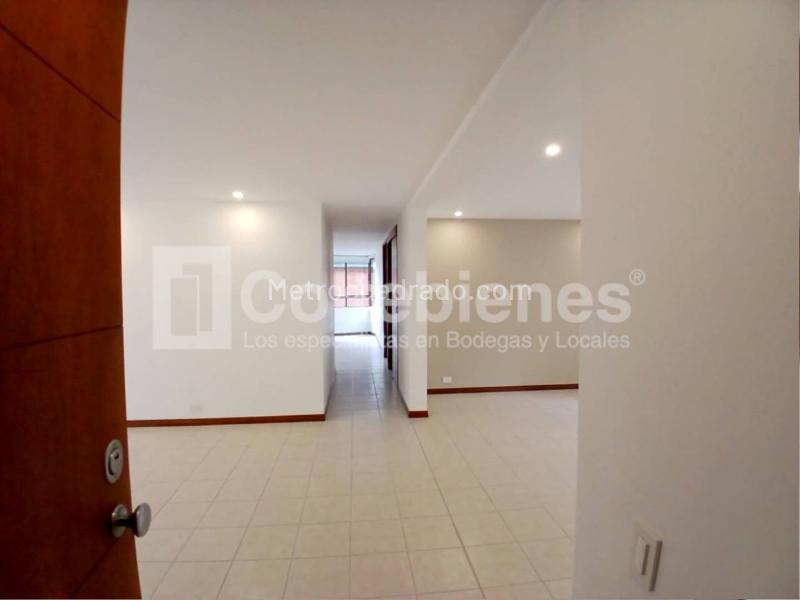 Apartamento de 3 Alcobas con Balcones en San Lucas - 3