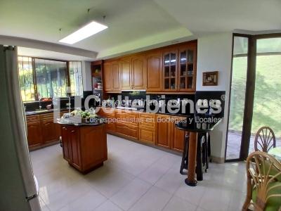 Casa de 4 alcobas en venta en El Poblado, Medellín, 995 m² · foto 11 de 20