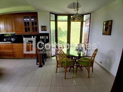 Casa de 4 alcobas en venta en El Poblado, Medellín, 995 m² · foto 15 de 20