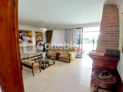Casa de 4 alcobas en venta en El Poblado, Medellín, 995 m² · foto 3 de 20