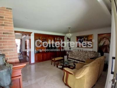 Casa de 4 alcobas en venta en El Poblado, Medellín, 995 m² · foto 4 de 20