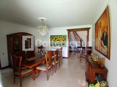 Casa de 4 alcobas en venta en El Poblado, Medellín, 995 m² · foto 6 de 20