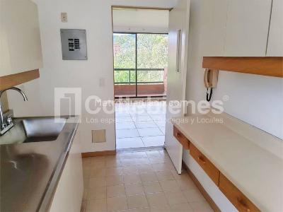 Apartamento de 2 alcobas en venta en El Poblado, Medellín, 86 m² · foto 7 de 18