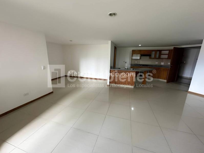 3BR Apartment with Balcony in Las Lomitas, Sabaneta - 3