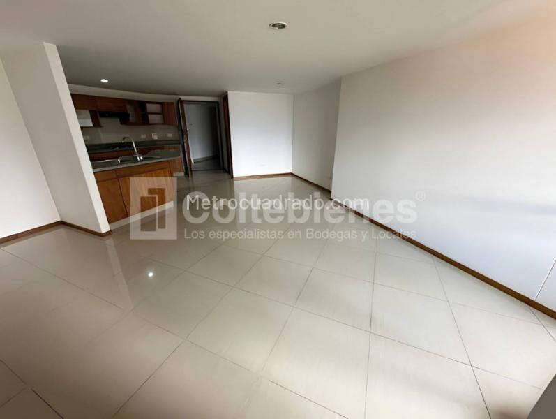3BR Apartment with Balcony in Las Lomitas, Sabaneta - 4