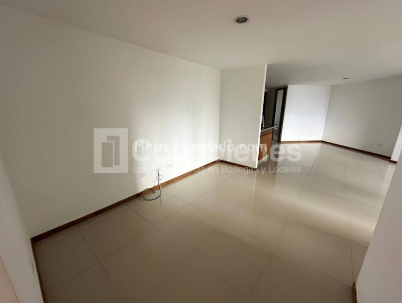 3BR Apartment with Balcony in Las Lomitas, Sabaneta - 5