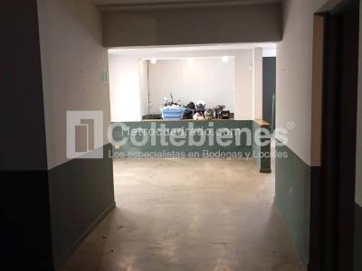 Casa de 5 alcobas en venta en Patio Bonito, Medellín, 420 m² · foto 3 de 20