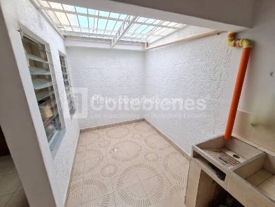Casa de 3 alcobas en venta en Robledo, Medellín, 72 m² · foto 6 de 12