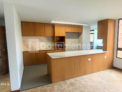 Apartamento de 3 alcobas en venta en El Poblado, Medellín, 219 m² · foto 7 de 20