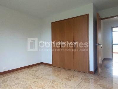 Apartamento de 3 alcobas en venta en El Poblado, Medellín, 219 m² · foto 15 de 20