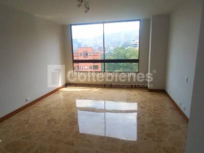 Apartamento de 3 alcobas en venta en El Poblado, Medellín, 219 m² · foto 16 de 20