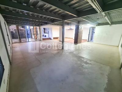 Casa de 5 alcobas en arriendo en Santa Maria De Los Angeles, Medellín, 500 m² · foto 2 de 17