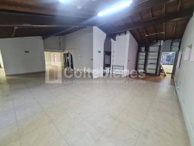 Casa de 5 alcobas en arriendo en Santa Maria De Los Angeles, Medellín, 500 m² · foto 8 de 17