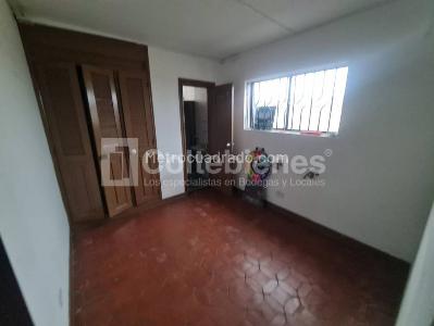 Casa de 5 alcobas en arriendo en Santa Maria De Los Angeles, Medellín, 500 m² · foto 12 de 17