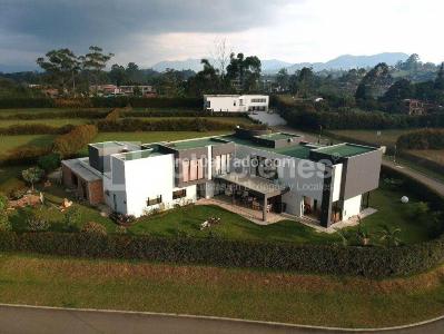 Casa de 5 alcobas en venta en Llano Grande, Rionegro · foto 2 de 20