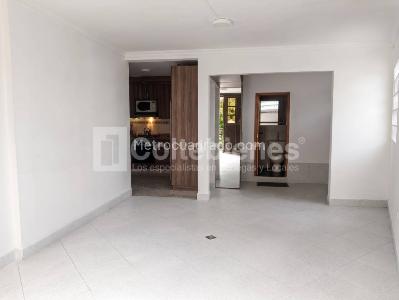 Apartamento de 2 alcobas en venta en Las Brisas, Sabaneta, 64 m² · foto 2 de 13