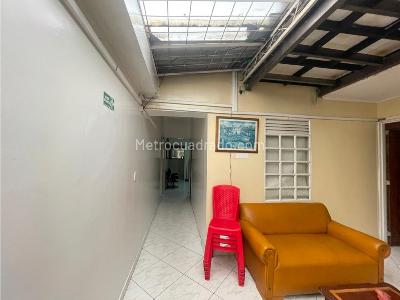 Casa de 5 alcobas en venta en Teusaquillo, Bogotá, 368 m² · foto 4 de 6