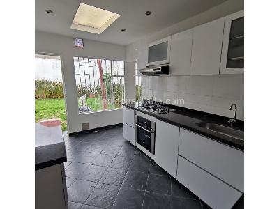 Casa de 4 alcobas en venta en Santa Barbara Oriental, Bogotá, 270 m² · foto 3 de 16