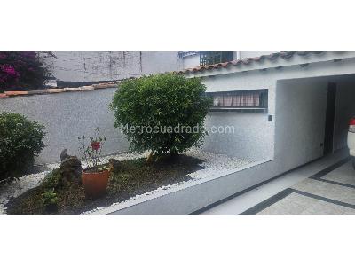 Casa de 3 alcobas en venta en Santa Barbara, Bogotá, 240 m² · foto 2 de 20