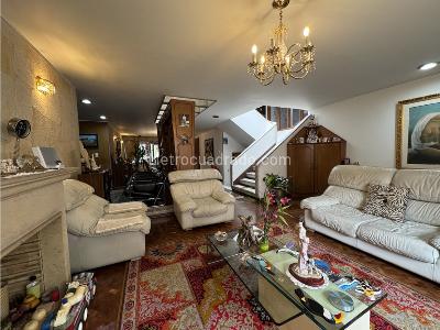 Casa de 5 alcobas en venta en Santa Bibiana, Bogotá, 343 m² · foto 3 de 20