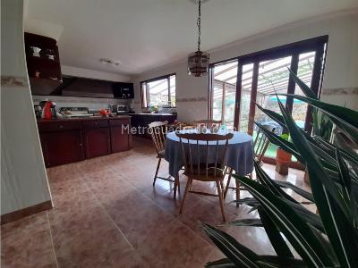 Casa de 5 alcobas en venta en Bosque De Pinos, Bogotá, 650 m² · foto 3 de 6