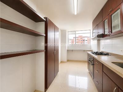 Apartamento de 3 alcobas en venta en Recodo Del Contry, Bogotá, 81 m² · foto 4 de 17