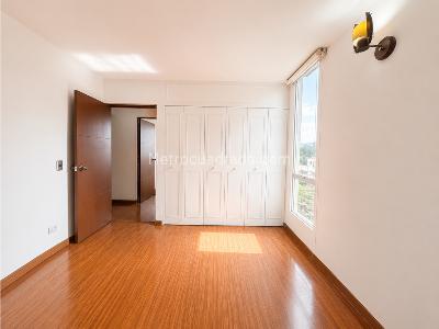 Apartamento de 3 alcobas en venta en Recodo Del Contry, Bogotá, 81 m² · foto 10 de 17